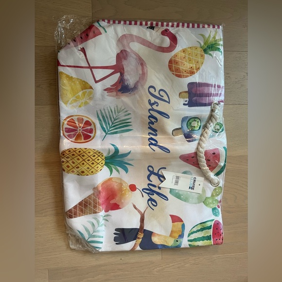 New with tags in plastic island life bag - Picture 1 of 2